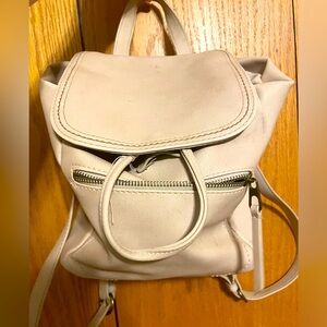 Bag/purse/beige/straps/
